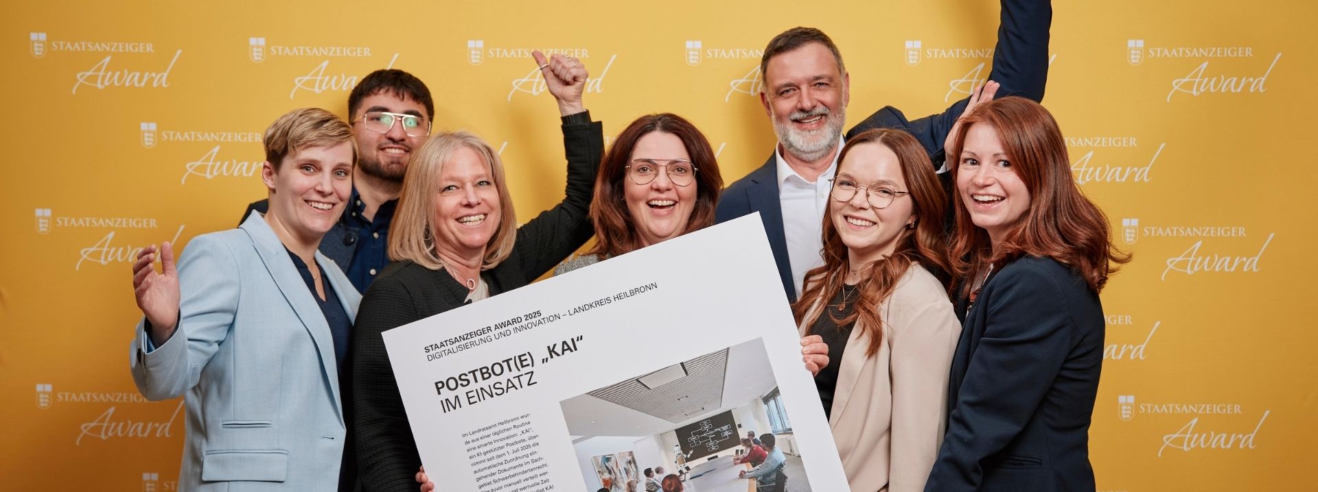 Team des Landkreises Heilbronn präsentiert das Projekt Postbot KAI beim Staatsanzeiger Award 2025
